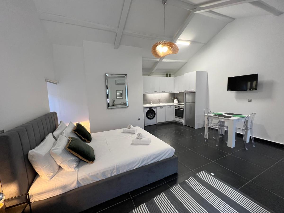 Apartment I&a Garitsa *